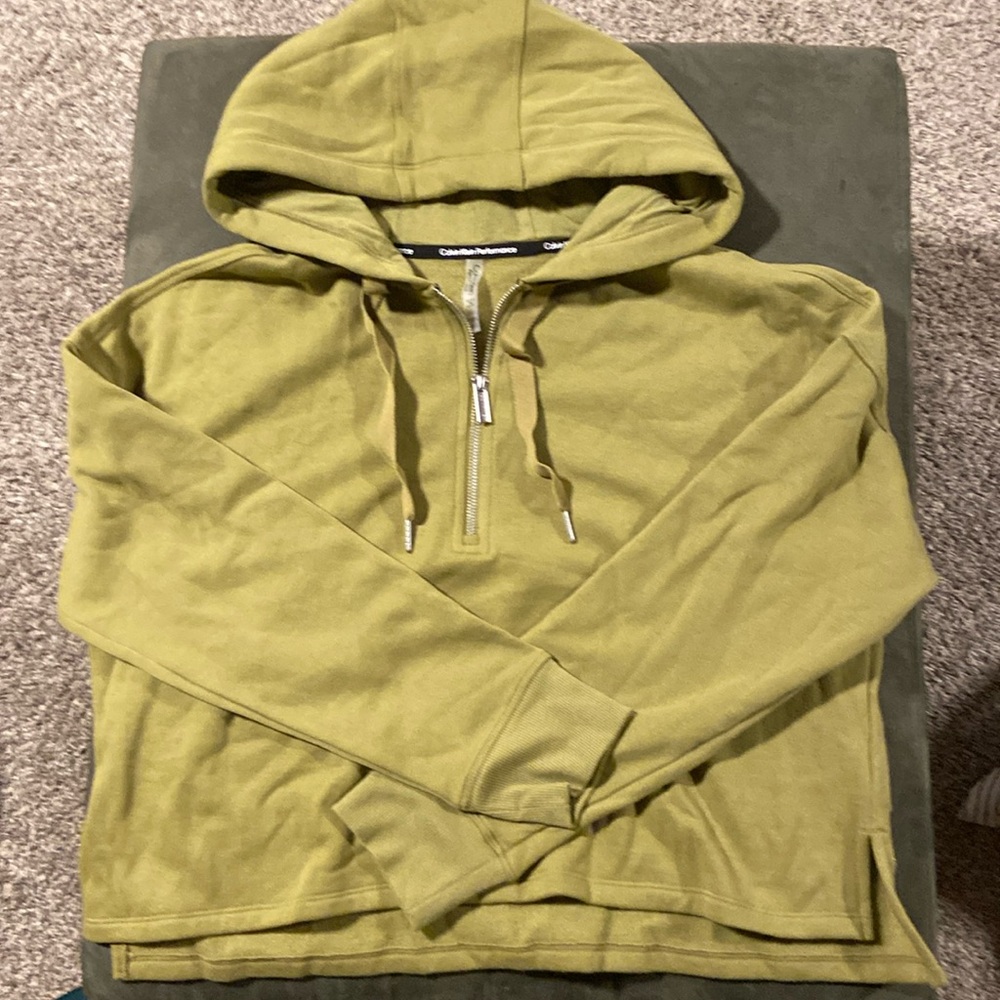 Calvin Klein 1/2 zip pull over, size M